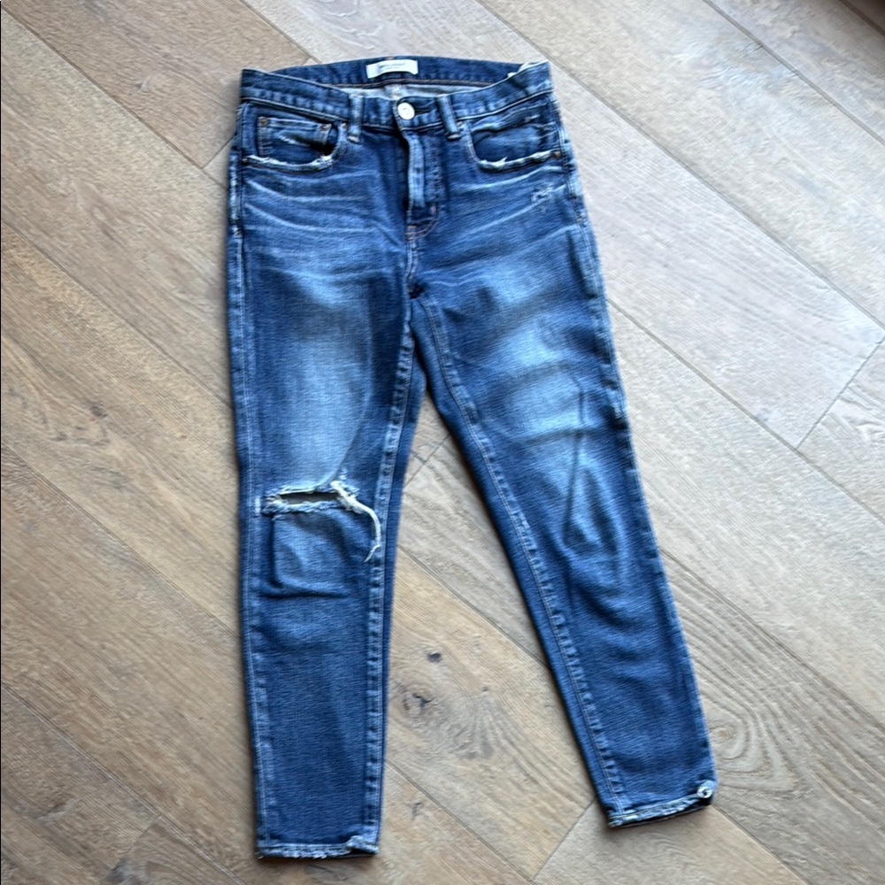 Stylish Blue Distressed Women's Jeans
